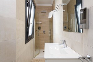Shower, hair dryer, towels, toilet paper