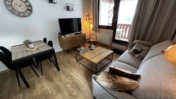 Älytelevisio, videopelejä, kirjoja