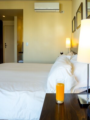 WiFi, bed sheets, wheelchair access