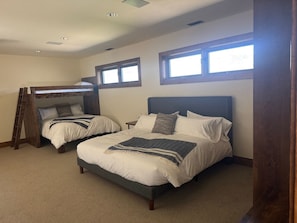 5 bedrooms, desk, iron/ironing board, free WiFi