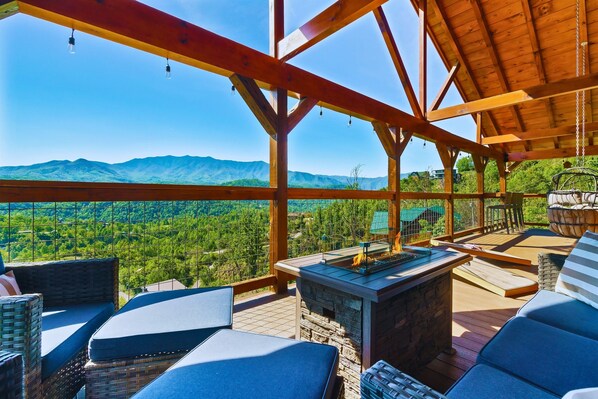 Terrace/patio - VIEWS, Hot Tub, 3 Stone SPAs, 7min 2DT (Gatlinburg)