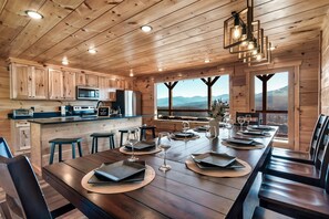 Dining - VIEWS, Hot Tub, 3 Stone SPAs, 7min 2DT (Gatlinburg)