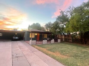 Exterior - Boho Chic 1 Biltmore/Airport/City Center/Sports/EV (Phoenix)