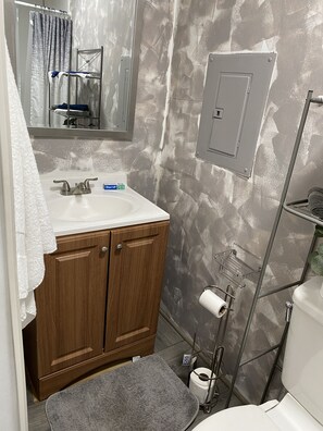 Bruser, hårtørrer, håndklæder, Sæbe