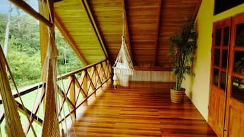 Villa familiale, vue sur le fleuve | Balcon