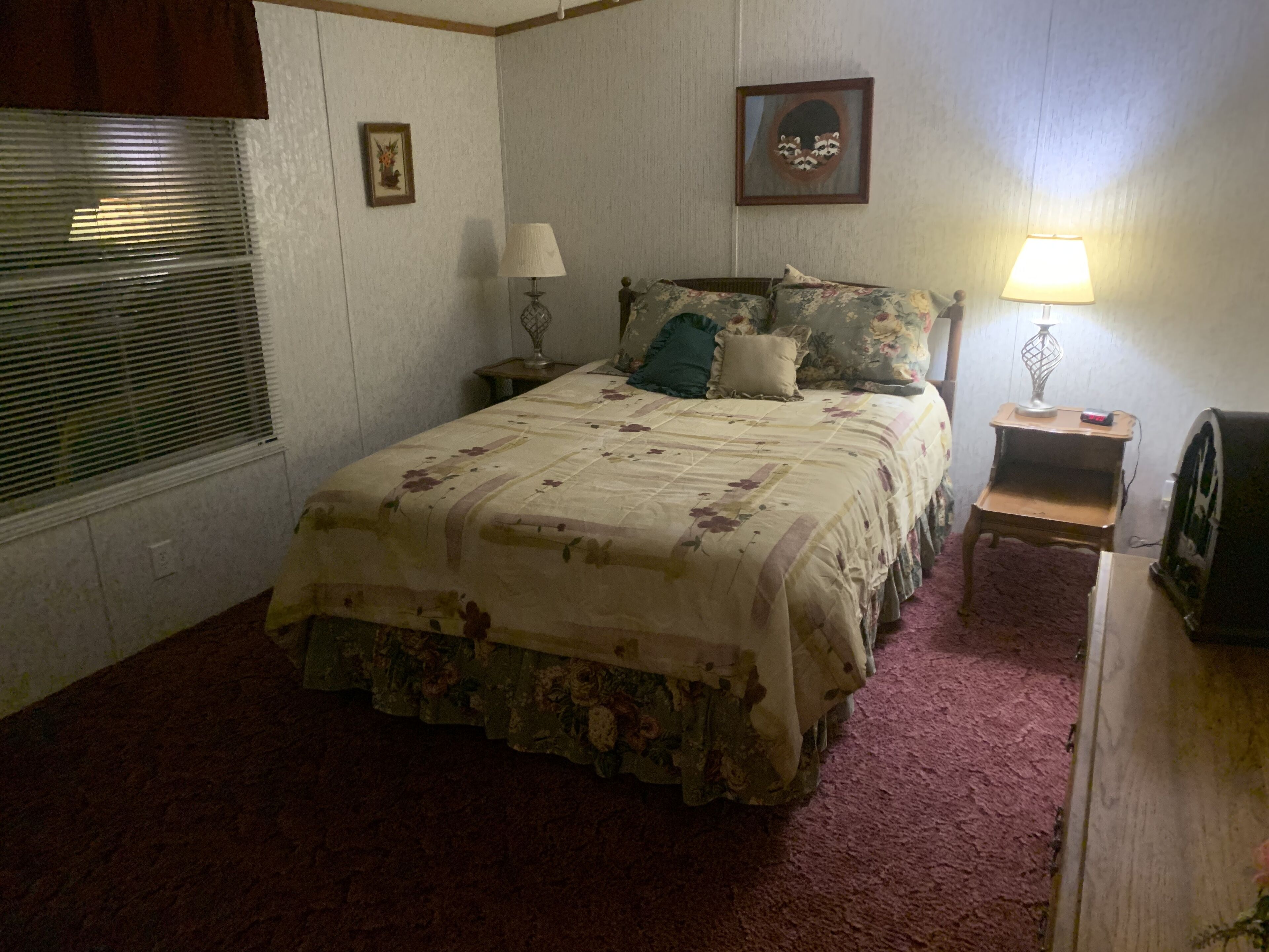3 bedrooms, iron/ironing board, WiFi (free), bed sheets