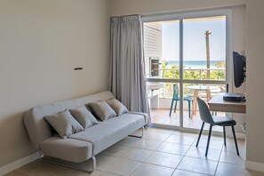 Comfort Apartment | Living area | 40-inch Smart TV with digital channels - Aquarelle by Viva Prédio nos Ingleses pé-na-areia com piscina (Florianópolis)