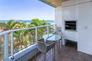 Design-huoneisto | Oleskelualue | 40–tuumainen äly-TV, jossa digitaalikanavat