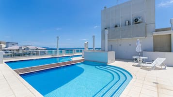 2 outdoor pools