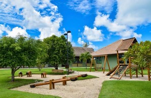 Área de juegos infantiles al aire libre