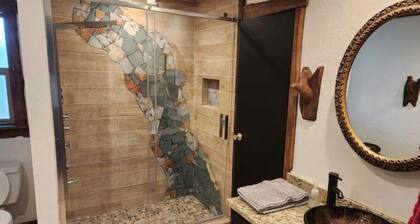 Pancho Villa Cabin: Mesmerizing Views Await Your Unforgettable Retreat