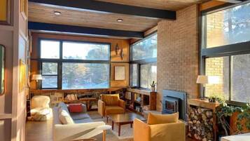 Smart TV, fireplace, books