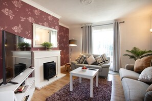 Smart TV - Rawmarsh House, Rotherham for Contractors & families (Hosted by: Emu-J stays) (Rawmarsh)