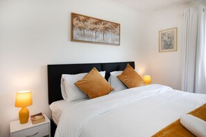 3 bedrooms, iron/ironing board, free WiFi, bed sheets - Rawmarsh House, Rotherham for Contractors & families (Hosted by: Emu-J stays) (Rawmarsh)