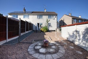 Property grounds - Rawmarsh House, Rotherham for Contractors & families (Hosted by: Emu-J stays) (Rawmarsh)