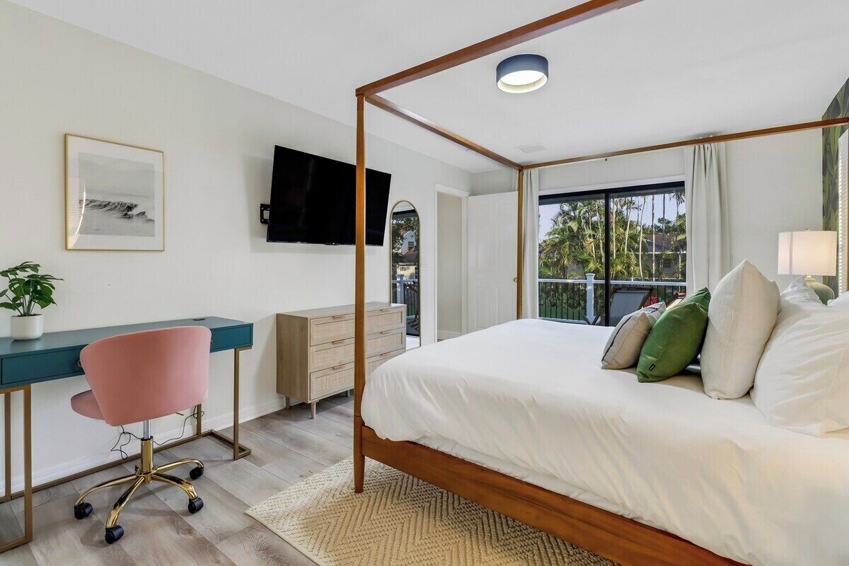 5 bedrooms, iron/ironing board, WiFi (free), bed sheets
