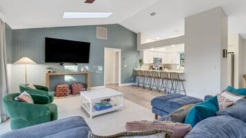 Smart TV, books, stereo