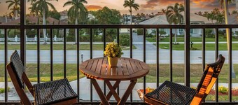 Spacious Villa with Heated Pool, Golf, Game Room, Basketball, Pool Table, Bikes