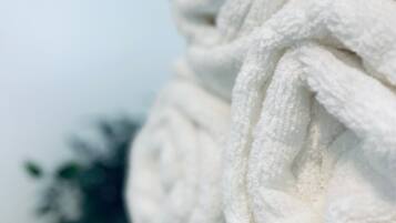 Dusj, hårføner, bidé og håndklær