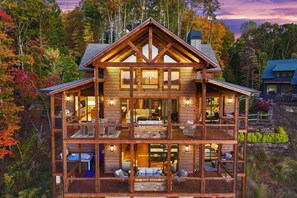 Exterior - Luxury Cabin - Mountain Views, Pool Table, Hot Tub (Mineral Bluff)