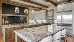 Unclassified image, 4 of 117, button - Luxury Cabin - Mountain Views, Pool Table, Hot Tub (Mineral Bluff)