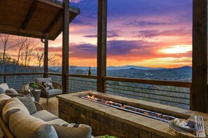 Property grounds - Luxury Cabin - Mountain Views, Pool Table, Hot Tub (Mineral Bluff)