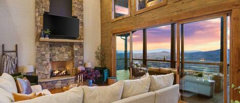 Televisión, chimenea, videojuegos, estéreo