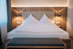 Standard Double Room | Down comforters, desk, laptop workspace, soundproofing - Klostermaier Hotel & Restaurant (Icking)