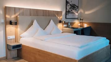 Habitación doble estándar | Edredón, escritorio, espacio para trabajar con laptop y insonorización