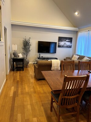 Interior - Deep Roots Den on Table Rock. Great get away location. Rare find. (Hollister)