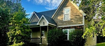 Deep Roots Den on Table Rock. Great get away location. Rare find.