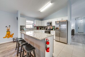 Fridge, microwave, stovetop, dishwasher - Pet-Friendly Davenport Home w/ Pool Near Disney! (Davenport)