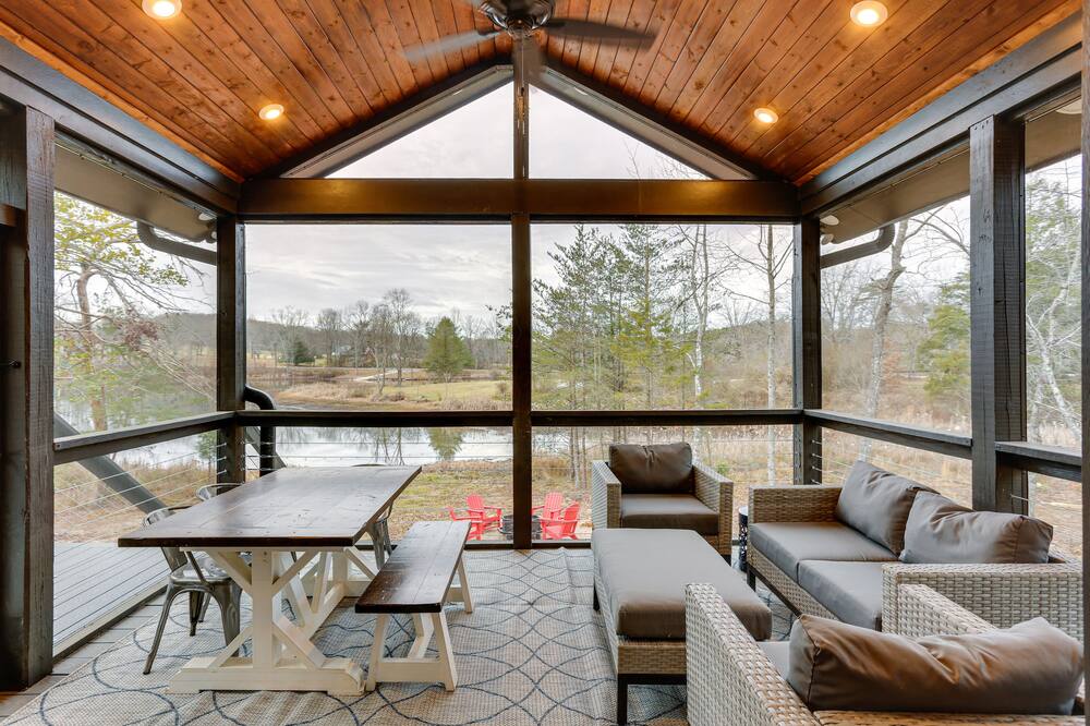 Lakefront Retreat at Waters Edge w\/ Fire Pit!