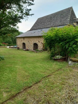 Exterior - Gite La Châtaigne at Domaine de La Bertrandie - with Swimming Pool and Hot Tub (La Fouillade)