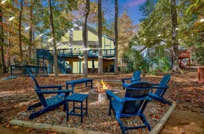Property grounds - Hummingbird Lakehouse (Locust Grove)