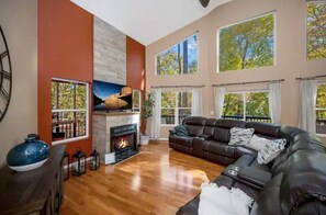Smart TV, chimenea y videojuegos 