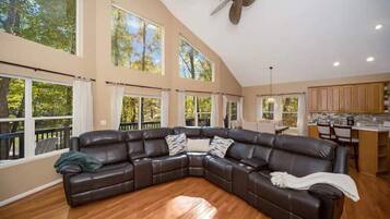 TV connectée, cheminée, jeux vidéo