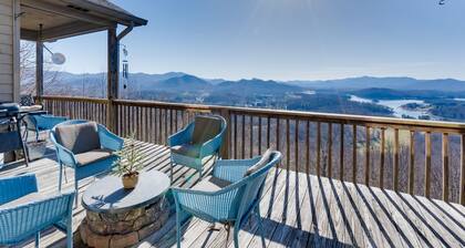 Hot Tub, Mtn Views & Games! Hayesville Home