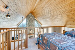 4 habitaciones, escritorio, tabla de planchar con plancha y internet