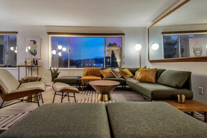 Smart TV, fireplace, books, music library - Benecia Oasis - Spacious Home, Pool + Hot Tub, Joshua Tree & Palm Springs (Yucca Valley)