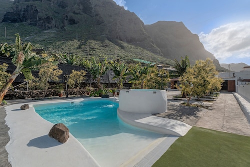 'Finca Oasis Samuel' with Mountain View, Shared Terrace and Private Garden