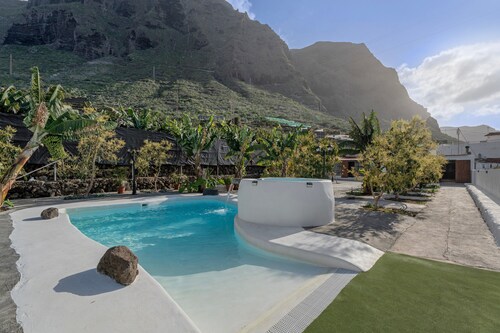 'Finca Oasis Samuel' with Mountain View, Shared Terrace and Private Garden