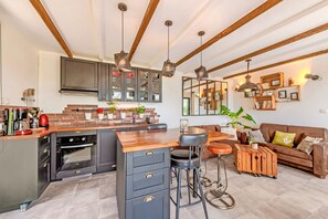 Réfrigérateur, micro-ondes, four, plaque de cuisson