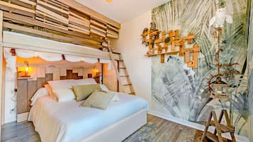 2 bedrooms, iron/ironing board, free WiFi, bed sheets