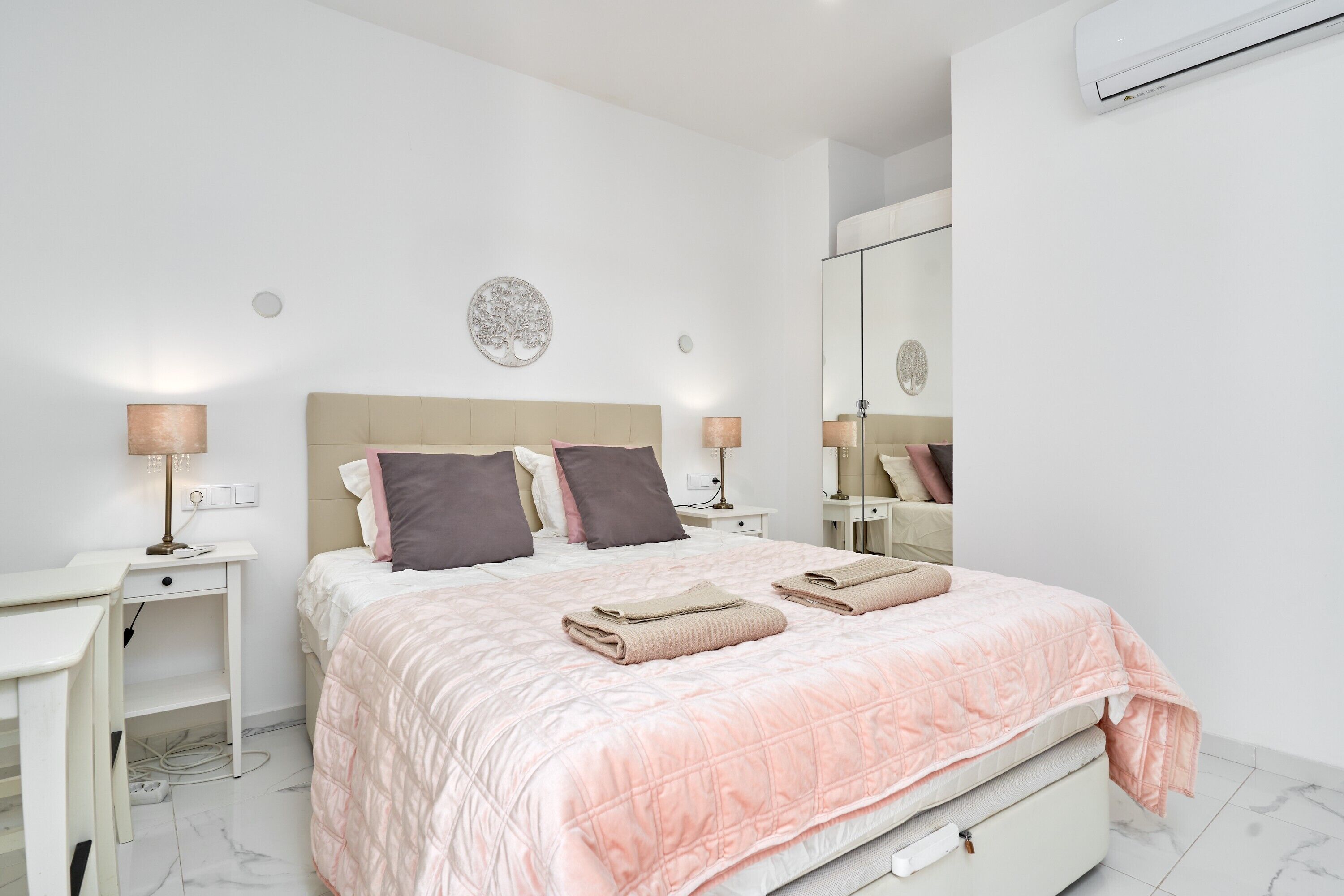 3 bedrooms, iron/ironing board, free WiFi, bed sheets