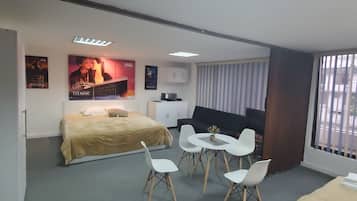 1 habitación, wifi y ropa de cama