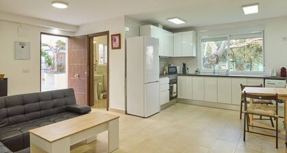 Holiday Home 'Villa Verde' with Shared Pool, Wi-Fi and Air Conditioning