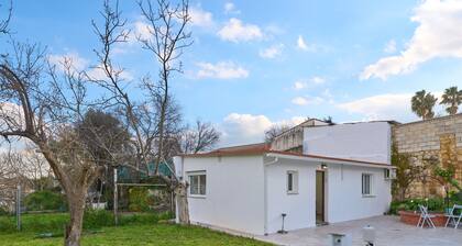 Holiday Home 'Villa Verde' with Shared Pool, Wi-Fi and Air Conditioning