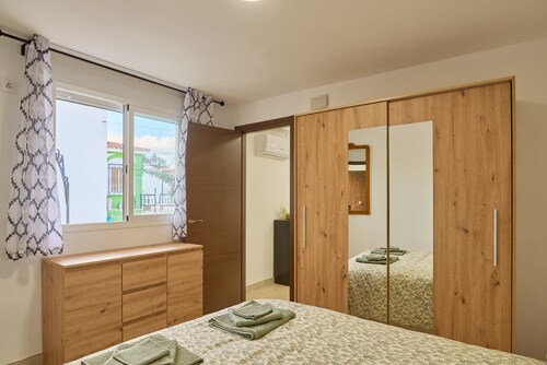 Holiday Home 'Villa Verde' with Shared Pool, Wi-Fi and Air Conditioning