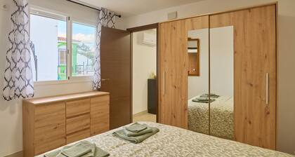 Holiday Home 'Villa Verde' with Shared Pool, Wi-Fi and Air Conditioning